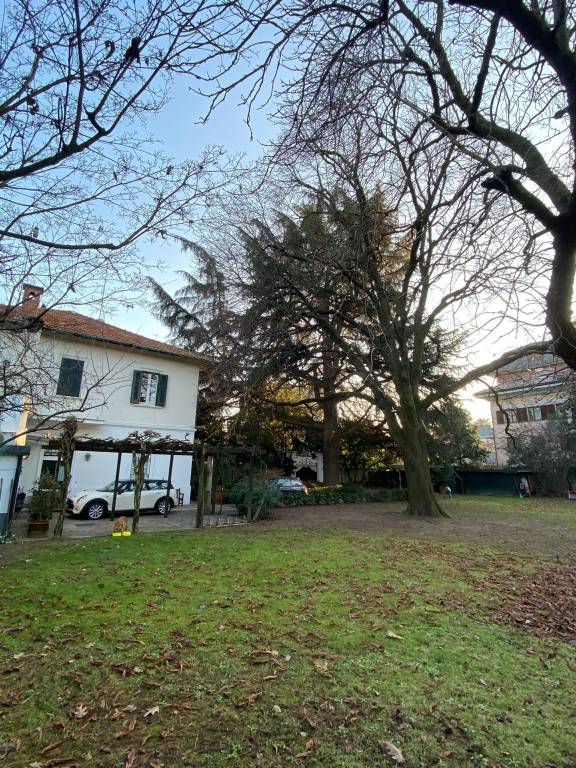 Villa con parco privato nel cuore di Castellanza - 10