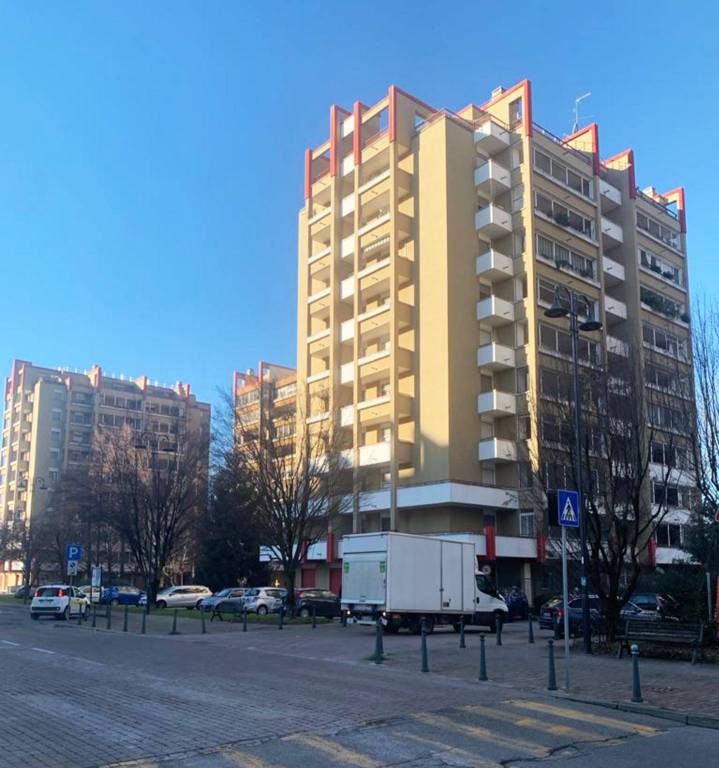 Ampio trilocale con terrazzo-Pieve Emanuele, Via delle Rose - 1