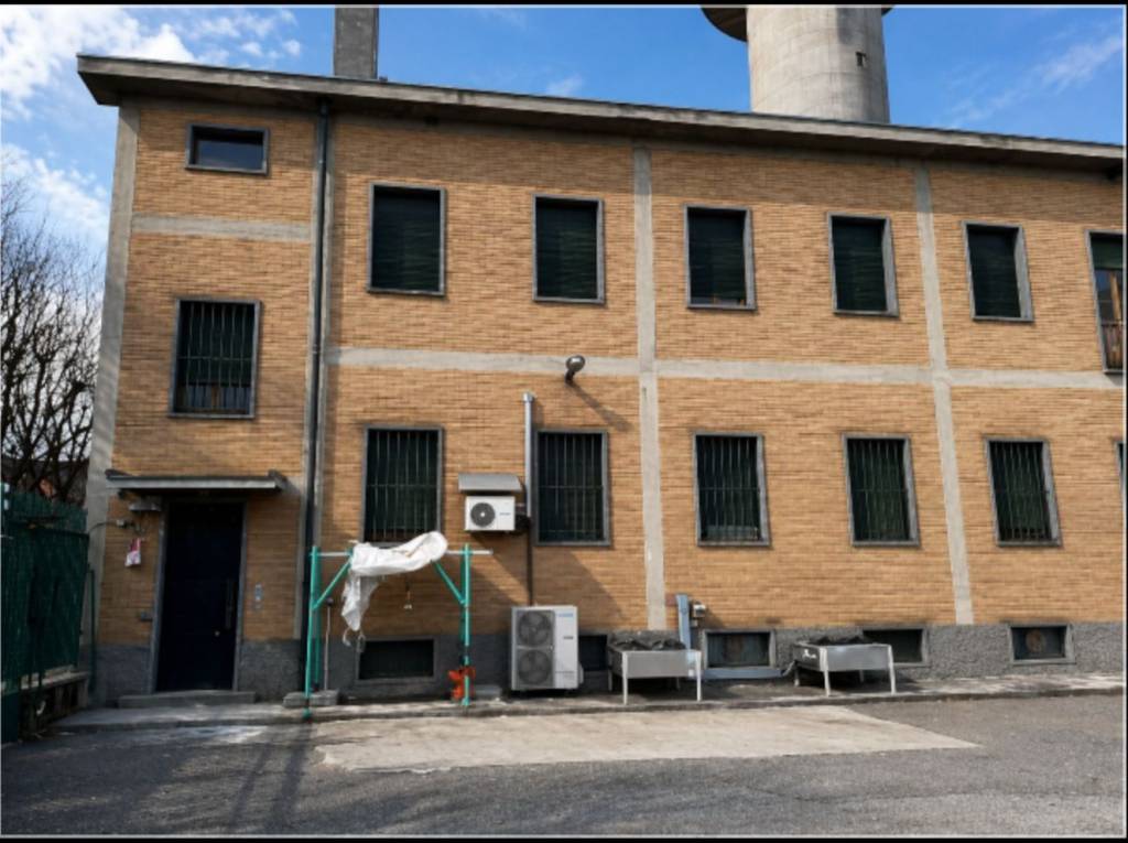 Ampio complesso produttivo di 3.350 mq –...