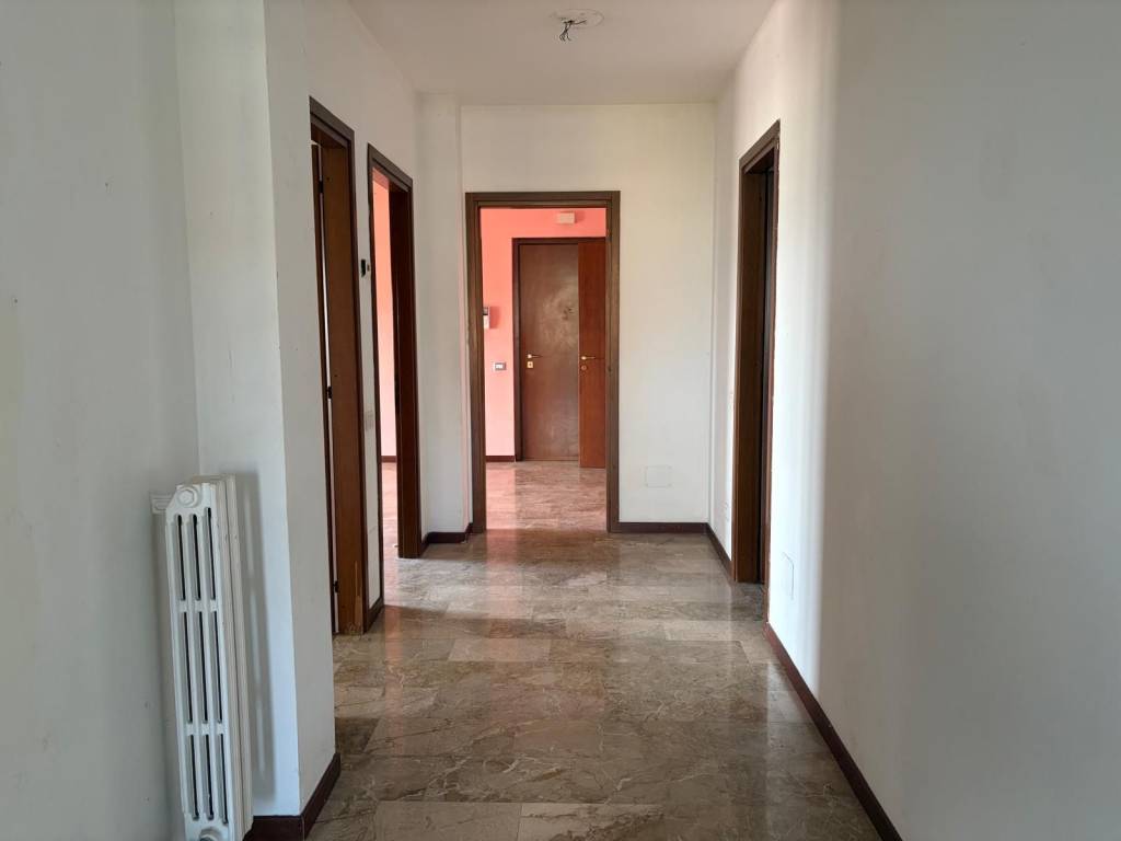 Ampio trilocale con terrazzo-Pieve Emanuele, Via delle Rose - 12