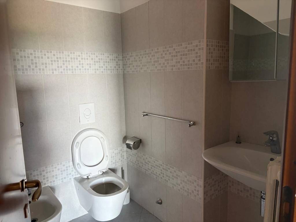 Ampio trilocale con terrazzo-Pieve Emanuele, Via delle Rose - 13