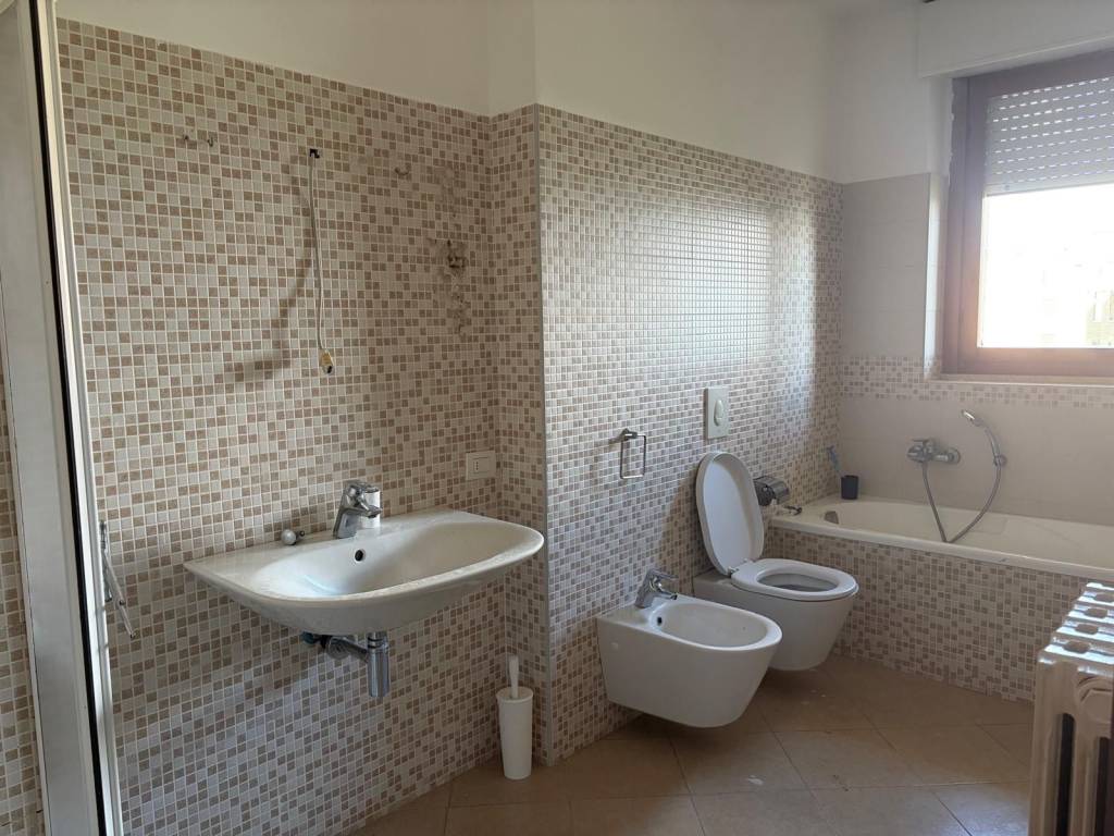 Ampio trilocale con terrazzo-Pieve Emanuele, Via delle Rose - 16