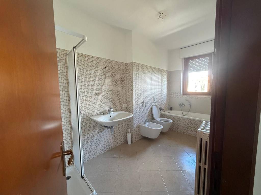 Ampio trilocale con terrazzo-Pieve Emanuele, Via delle Rose - 17