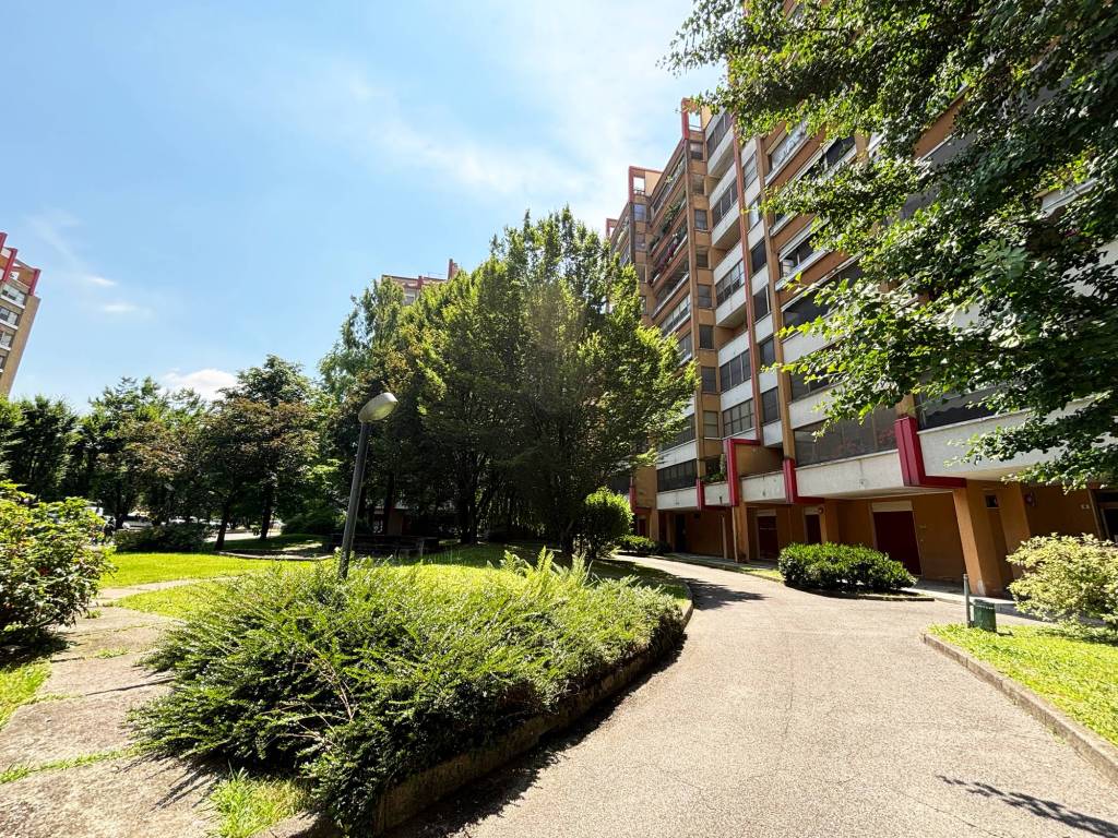 Ampio trilocale con terrazzo-Pieve Emanuele, Via delle Rose - 28