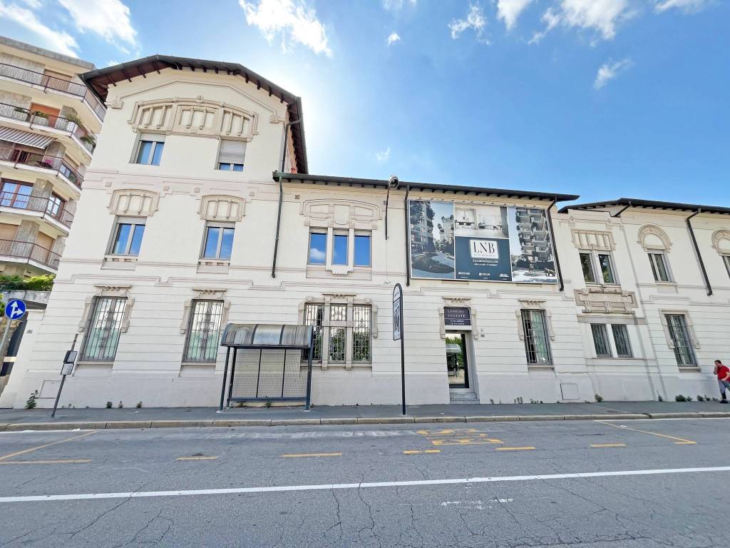 Locale commerciale in vendita a Busto Arsizio Locale commerciale in vendita a Busto Arsizio