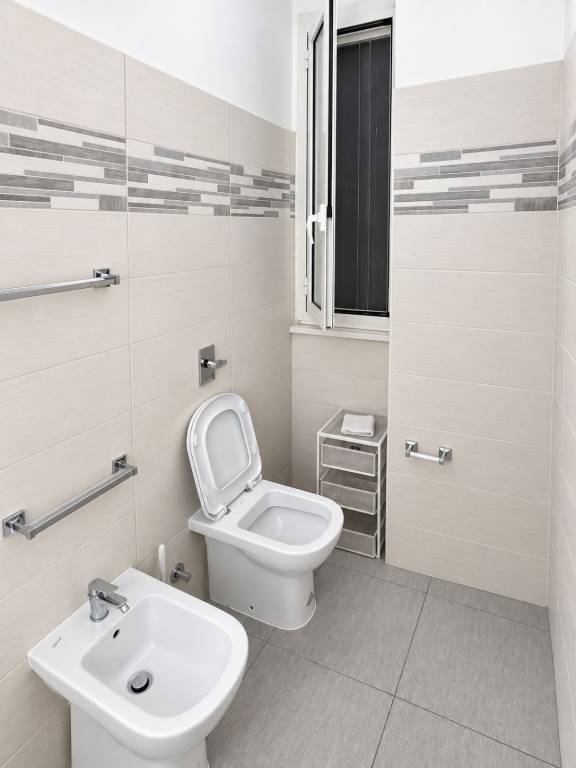 Trilocale arredato con balcone, a due passi da MM Lodi - 11