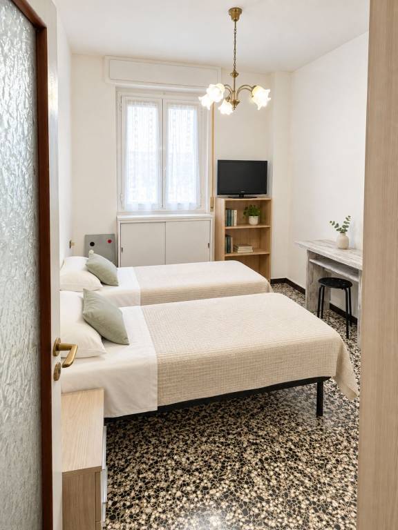 Trilocale arredato con balcone, a due passi da MM Lodi - 2