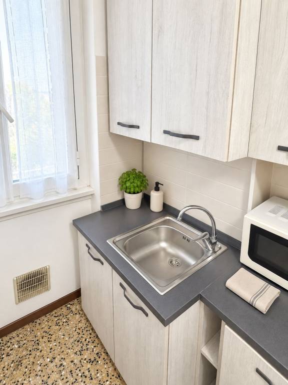 Trilocale arredato con balcone, a due passi da MM Lodi - 5