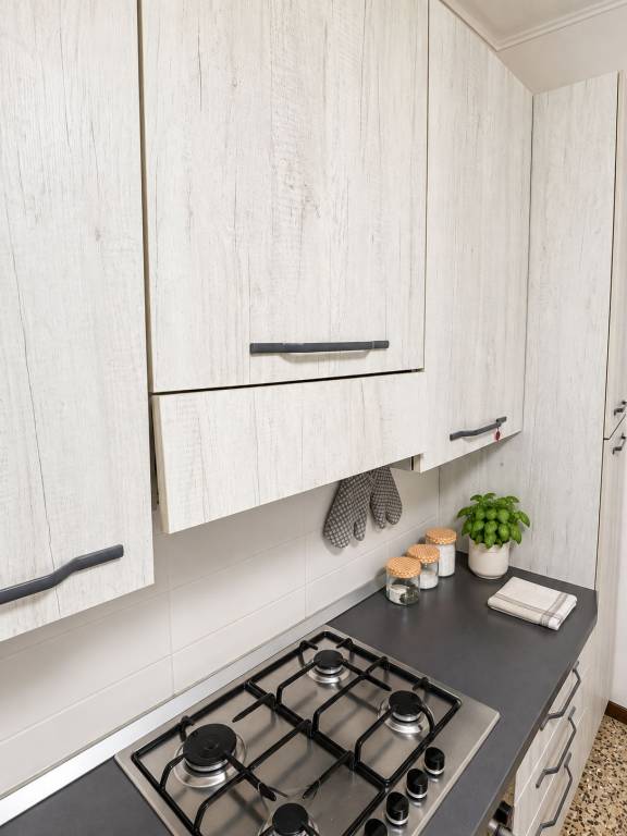 Trilocale arredato con balcone, a due passi da MM Lodi - 6