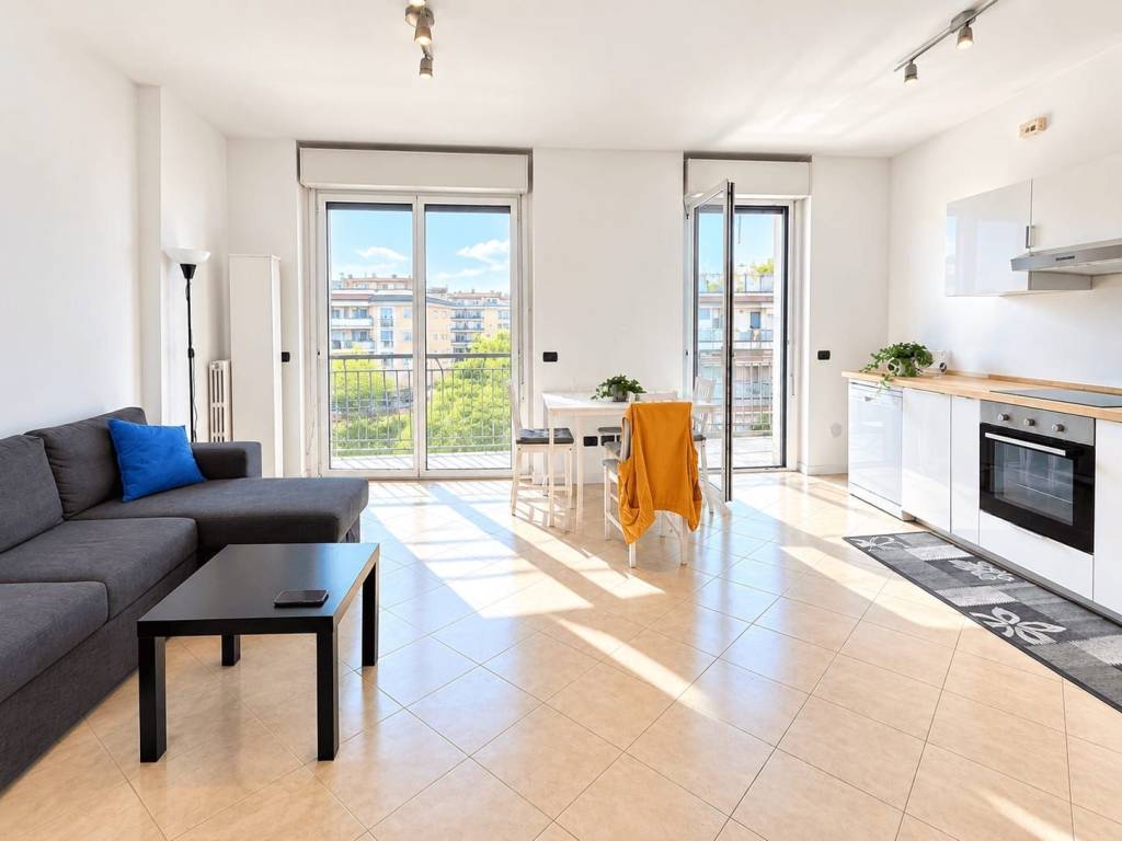 Bilocale arredato con box e balcone, Santa Giulia Bilocale arredato con box e balcone, Santa Giulia