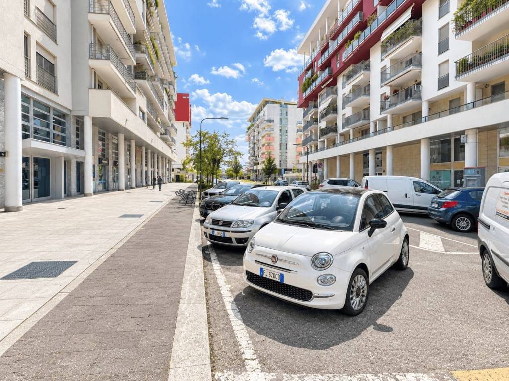 Bilocale arredato con box e balcone, Santa Giulia - 14